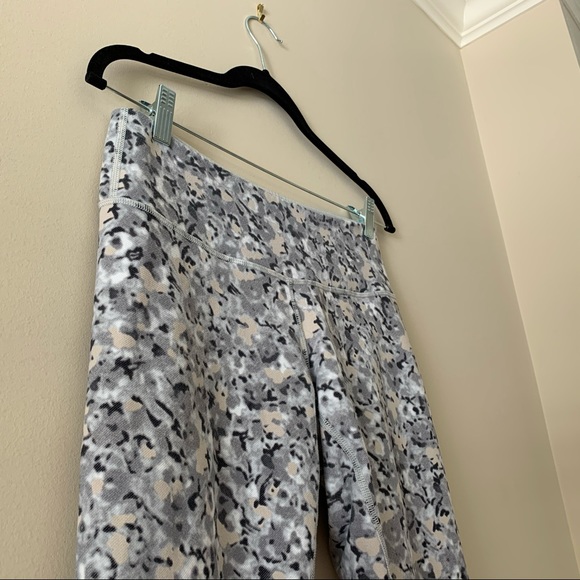 lululemon athletica cropped size 8 yoga leggings - Picture 7 of 13